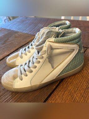 ShuShop White and Light Blue High-Top Kids Sneakers size 4